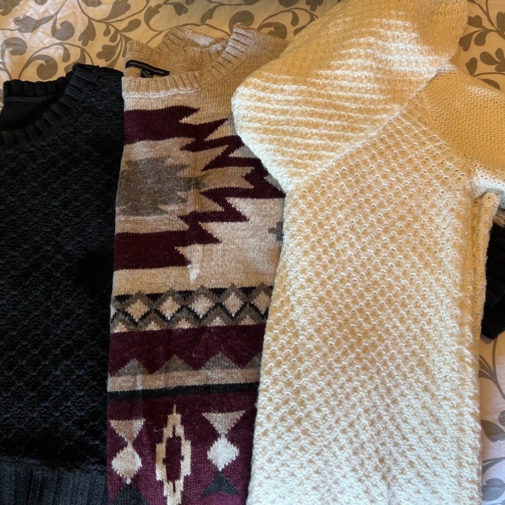 3 like new women’s S American eagle sweaters